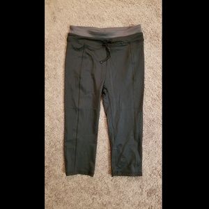 Capri Athletic Leggings